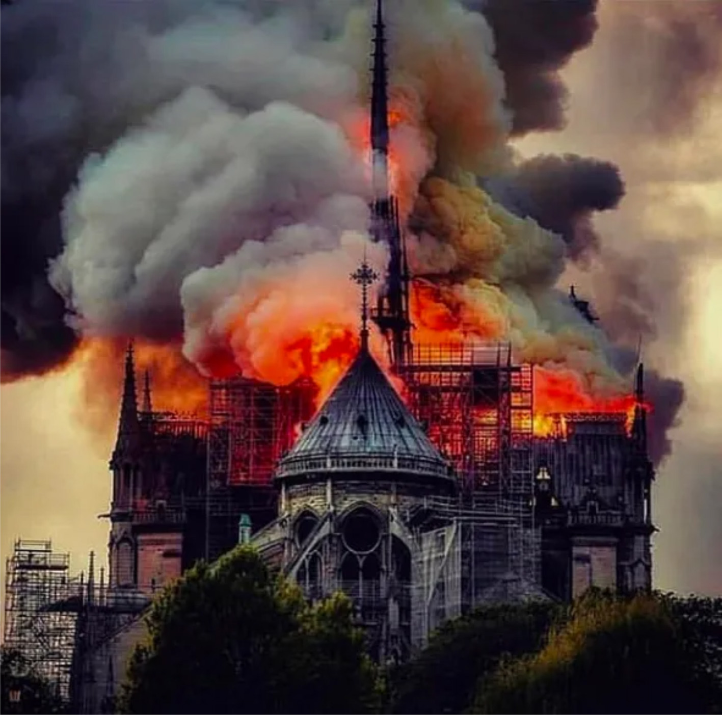 notre- dame-en-llamas