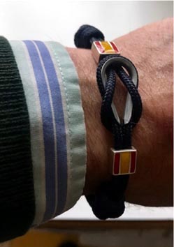 pulsera con salvacabos